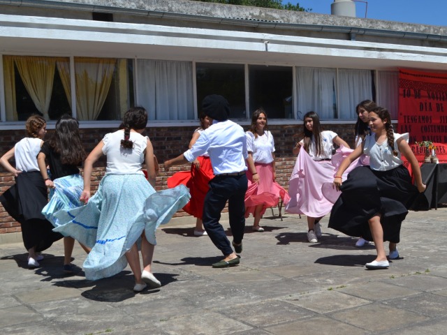 Instituciones de Recalde festejaron el Da de la Tradicin